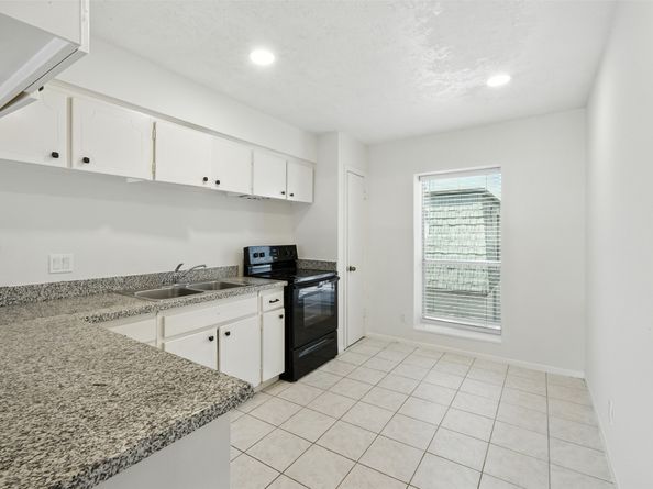 1901 S Voss Road 33, Houston TX 77057