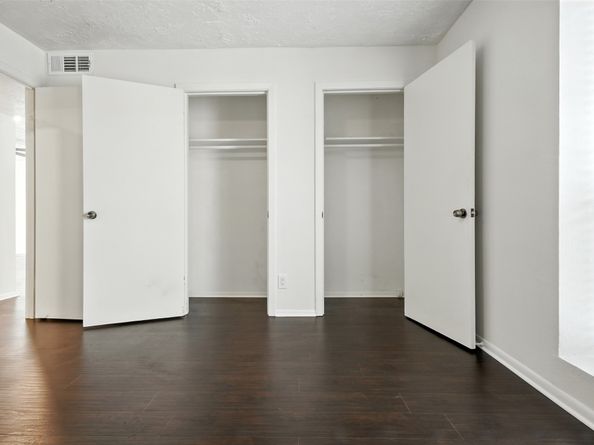 1901 S Voss Road 33, Houston TX 77057