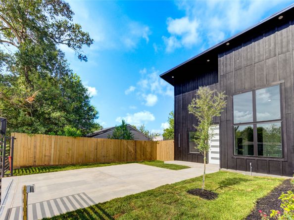 6710 Kassarine Pass A/B, Houston TX 77033
