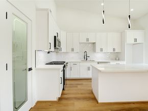 6710 Kassarine Pass A/B, Houston TX 77033