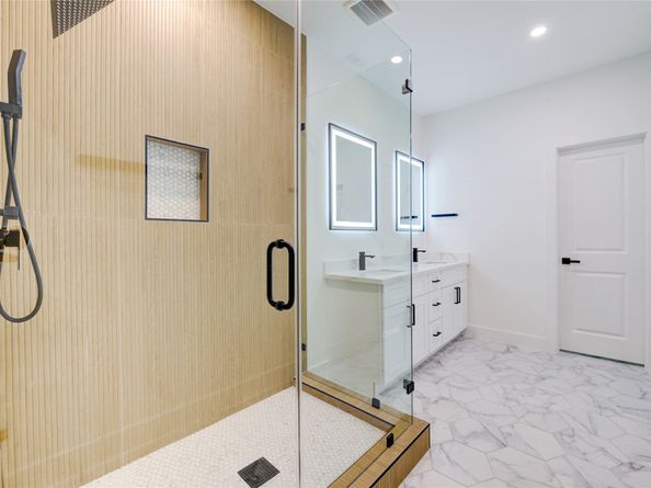 6710 Kassarine Pass A/B, Houston TX 77033