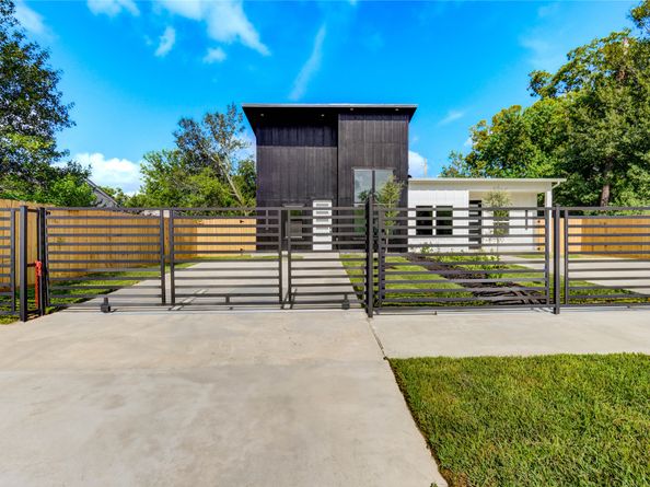 6710 Kassarine Pass A/B, Houston TX 77033