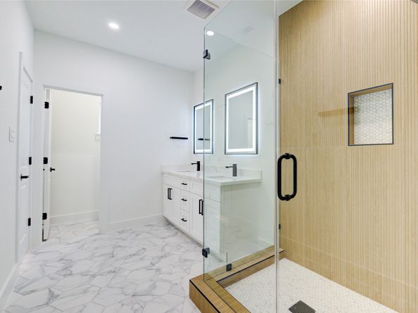 6710 Kassarine Pass A/B, Houston TX 77033