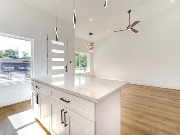 6710 Kassarine Pass A/B, Houston TX 77033