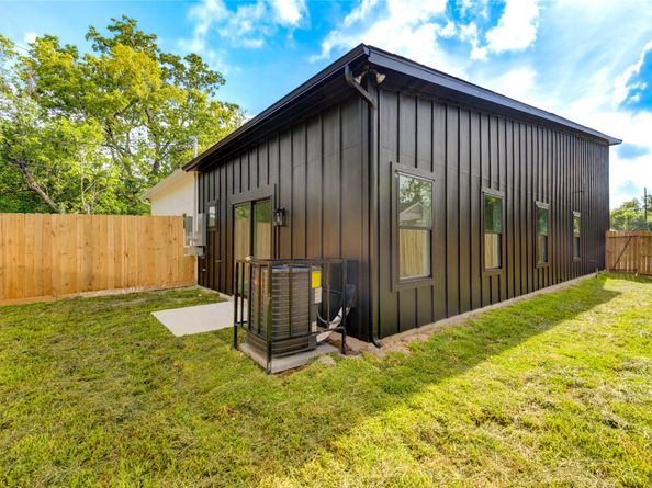 6710 Kassarine Pass A/B, Houston TX 77033