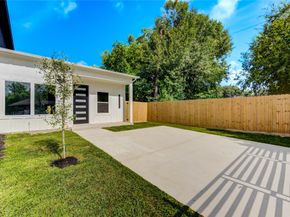 6710 Kassarine Pass A/B, Houston TX 77033