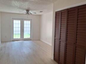 4030 Knoll Glen Drive, Houston TX 77082