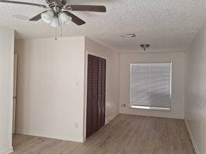 4030 Knoll Glen Drive, Houston TX 77082