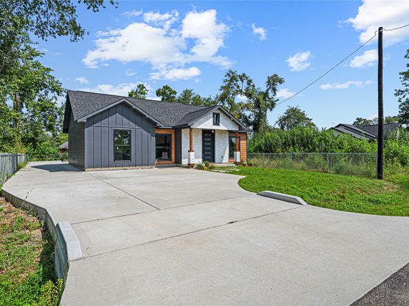 16731 water oaks Drive, Channelview TX 77530