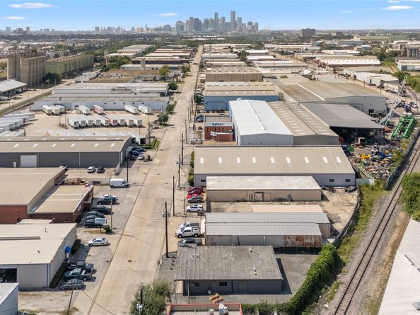 5975 Armour Drive, Houston TX 77020