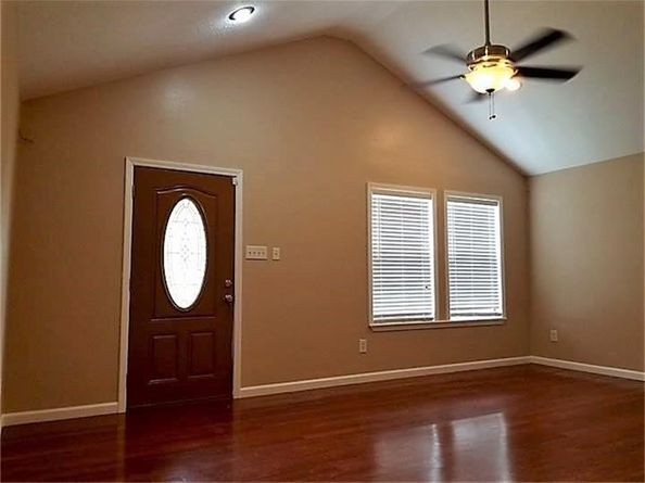 9506 E Avenue I, Houston TX 77012