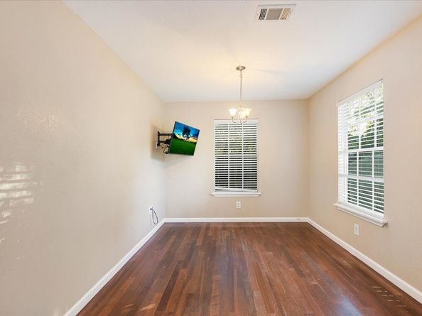 9506 E Avenue I, Houston TX 77012