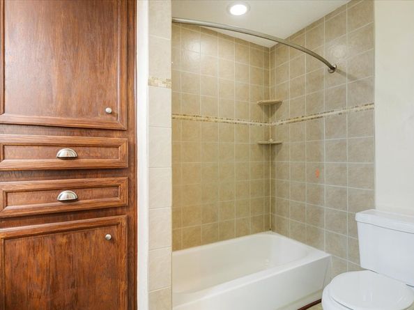 9506 E Avenue I, Houston TX 77012