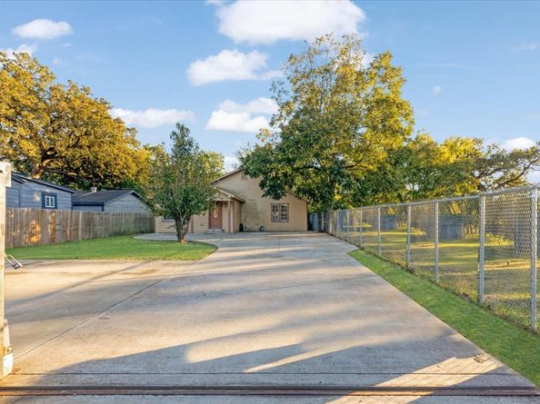 9506 E Avenue I, Houston TX 77012