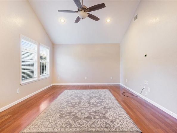 9506 E Avenue I, Houston TX 77012