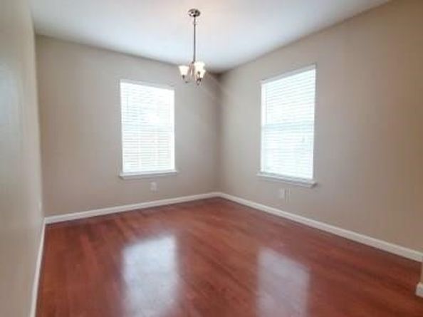 9506 E Avenue I, Houston TX 77012