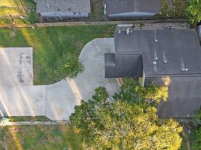 9506 E Avenue I, Houston TX 77012