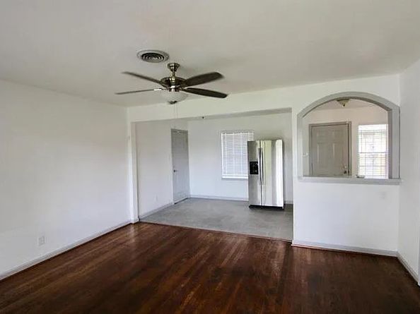 627 Glenburnie Drive, Houston TX 77022