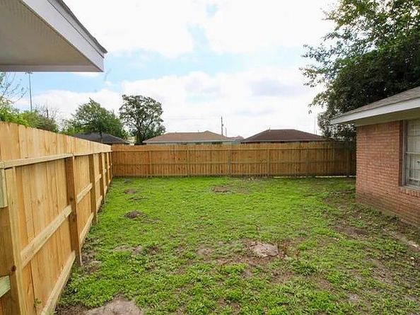 627 Glenburnie Drive, Houston TX 77022