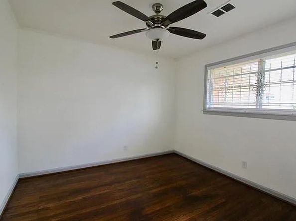 627 Glenburnie Drive, Houston TX 77022