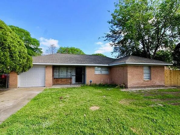 627 Glenburnie Drive, Houston TX 77022