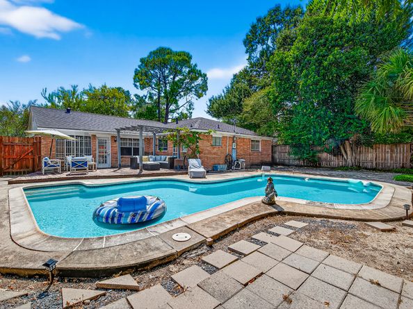 9402 Meadowcroft Drive, Houston TX 77063