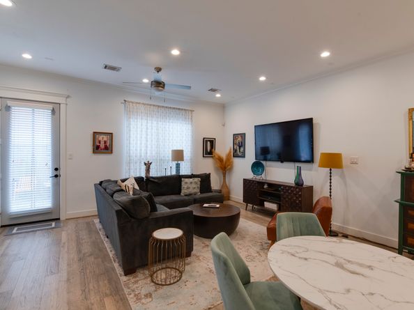 1510 Chestnut Street, Houston TX 77009