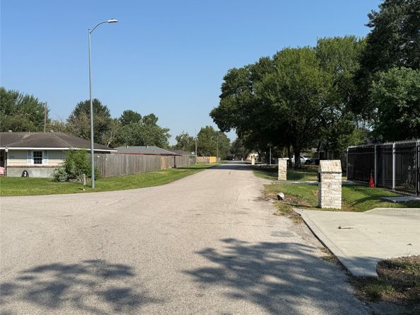 7520 Gracia Street, Houston TX 77037