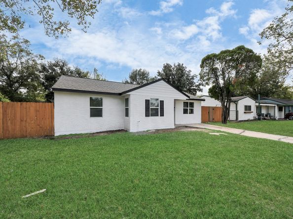 4842 Larkspur Street, Houston TX 77033