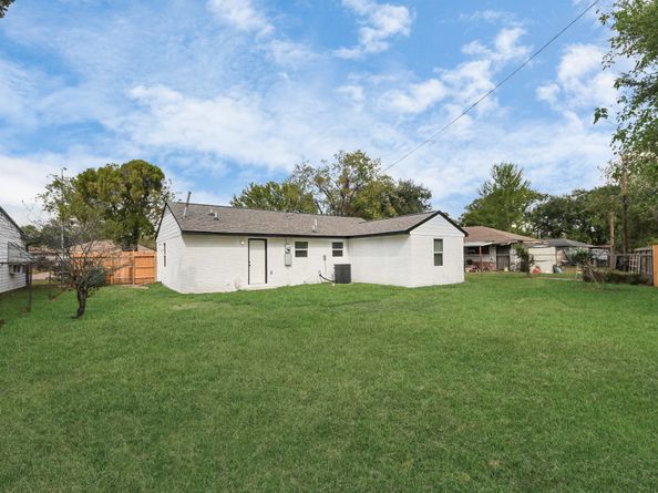 4842 Larkspur Street, Houston TX 77033