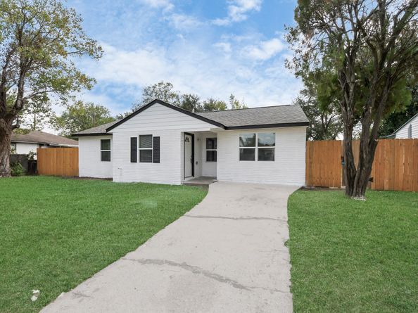 4842 Larkspur Street, Houston TX 77033