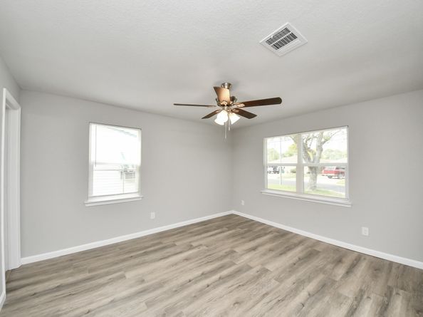 4842 Larkspur Street, Houston TX 77033