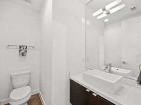 912 W 19th Street C, Houston TX 77008