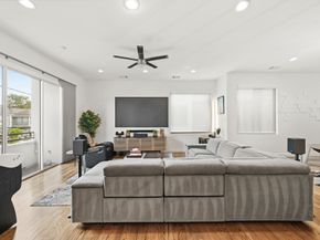 912 W 19th Street C, Houston TX 77008