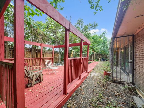 7802 Santa Elena Street, Houston TX 77061