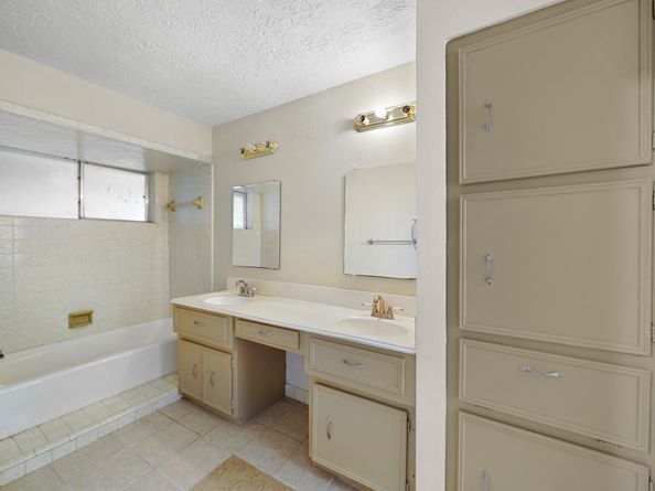 7802 Santa Elena Street, Houston TX 77061