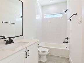 1018 W 15th 1/2 Street B, Houston TX 77008