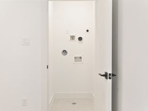 1018 W 15th 1/2 Street B, Houston TX 77008