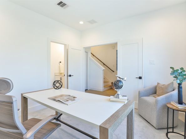 1018 W 15th 1/2 Street B, Houston TX 77008