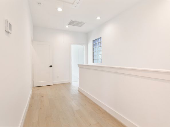 1018 W 15th 1/2 Street B, Houston TX 77008