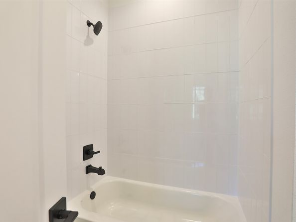 1018 W 15th 1/2 Street B, Houston TX 77008