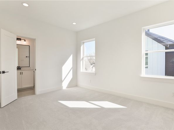 1018 W 15th 1/2 Street B, Houston TX 77008