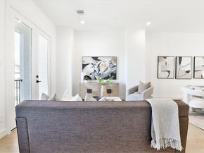 1018 W 15th 1/2 Street B, Houston TX 77008