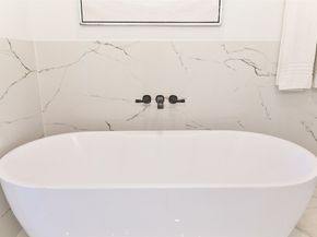 1018 W 15th 1/2 Street B, Houston TX 77008