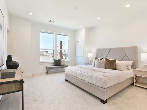 1018 W 15th 1/2 Street B, Houston TX 77008