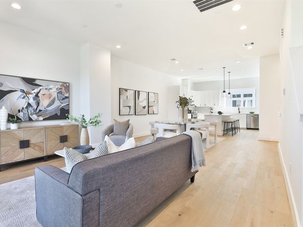 1018 W 15th 1/2 Street B, Houston TX 77008