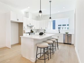 1018 W 15th 1/2 Street B, Houston TX 77008