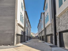 1018 W 15th 1/2 Street B, Houston TX 77008