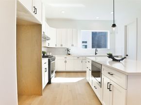 1018 W 15th 1/2 Street B, Houston TX 77008