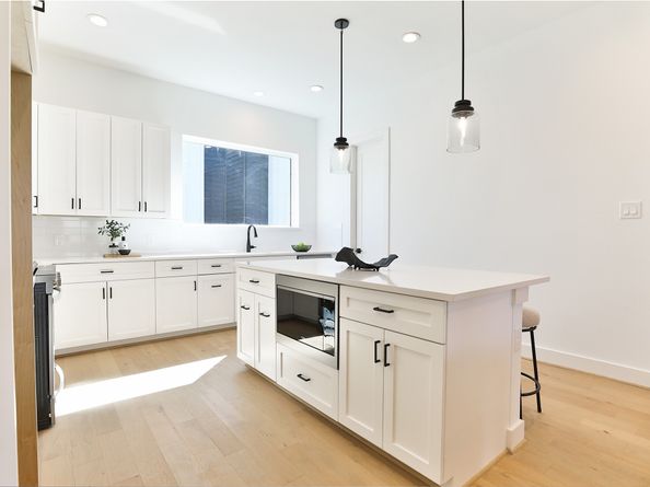 1018 W 15th 1/2 Street B, Houston TX 77008